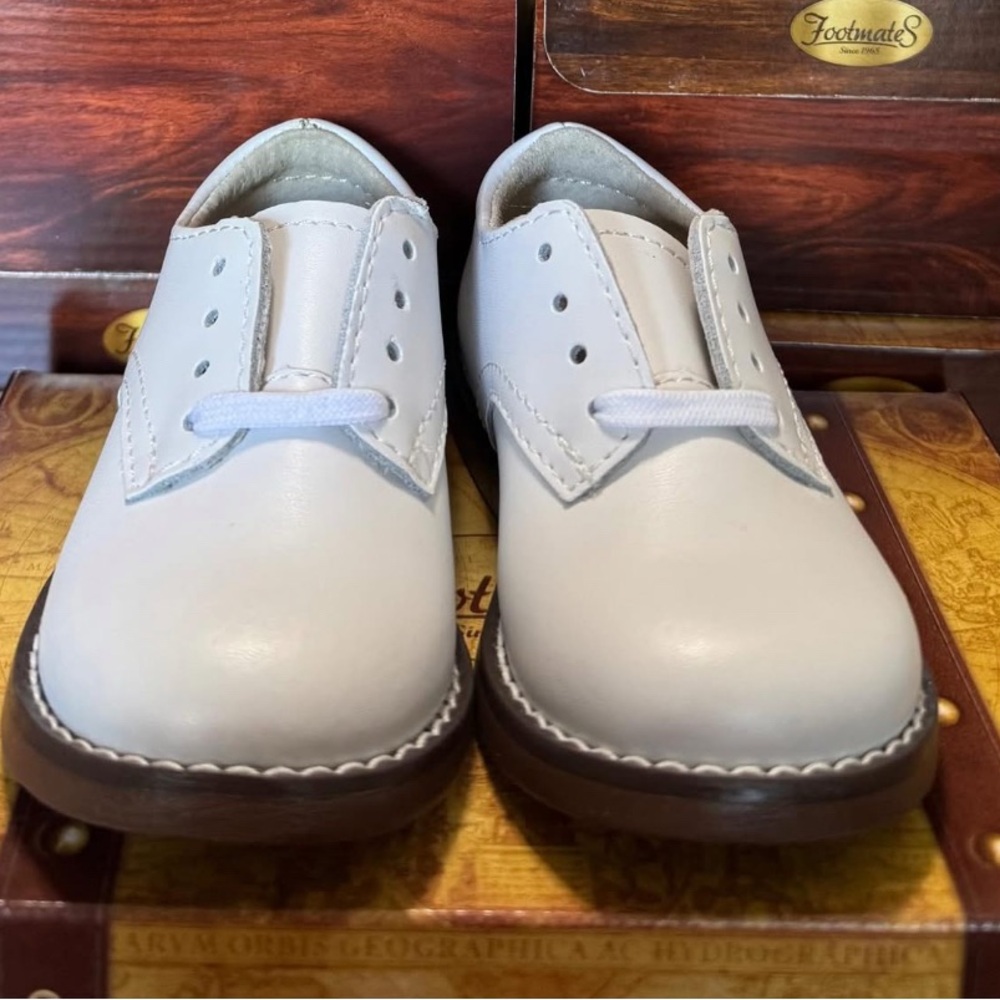 Footmates White boys Shoes w/ both med and wide inserts